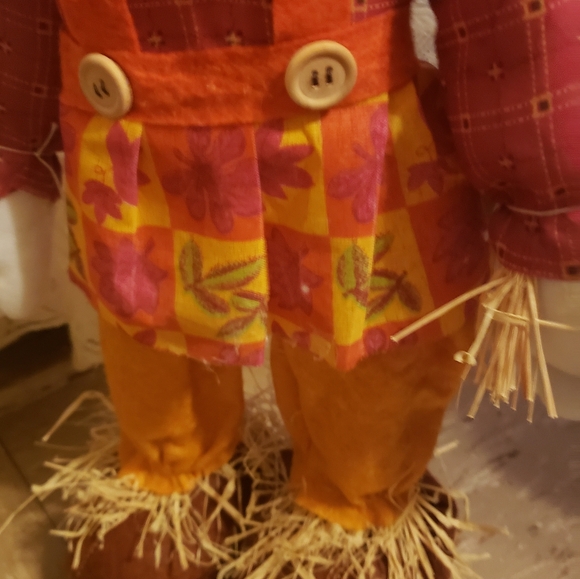 20-inch Minnie Mouse scarecrow decoration  - Picture 8 of 12